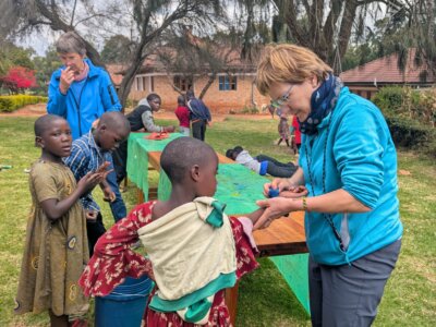 Inge und Usch mit Kindern in Kilolo